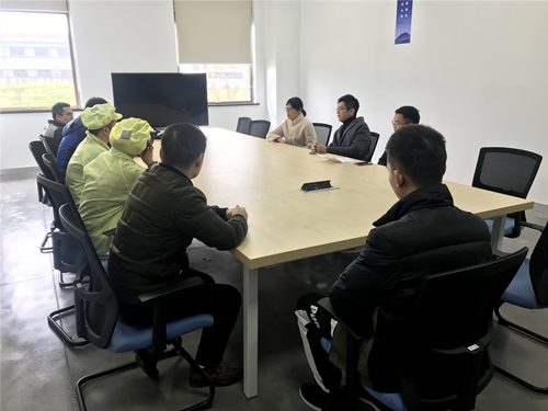 副主任赵欣与学生交流_副本.png