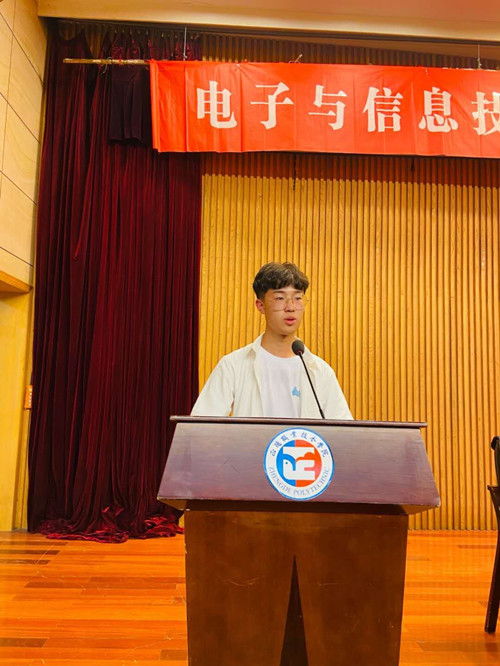 学生代表发言_副本.jpg