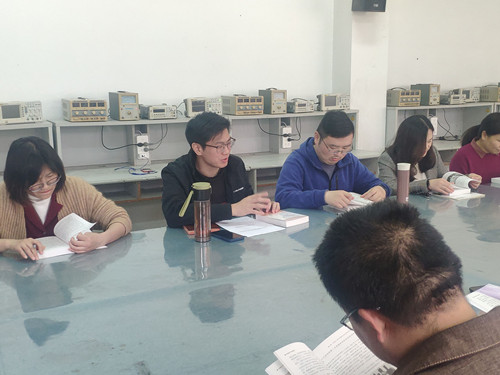 赵欣主持会议_副本.jpg