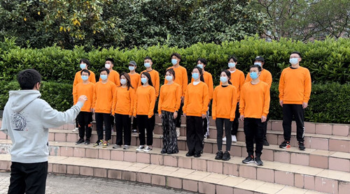 演唱革命歌曲《东方红》_副本.jpg
