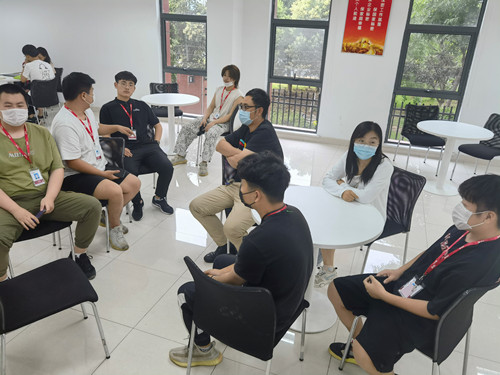 5老师与中电五十五所实习学生做工作交流_副本.jpg