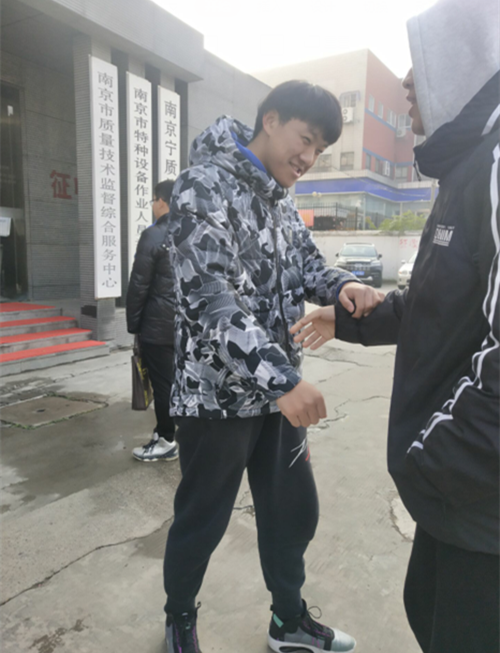 9我院学生参加特种工证考证_副本.png