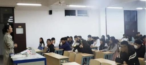 经济与管理系积极开展毕业生参军入伍宣传动员