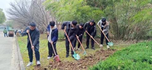经济与管理系组织学生开展劳动教育