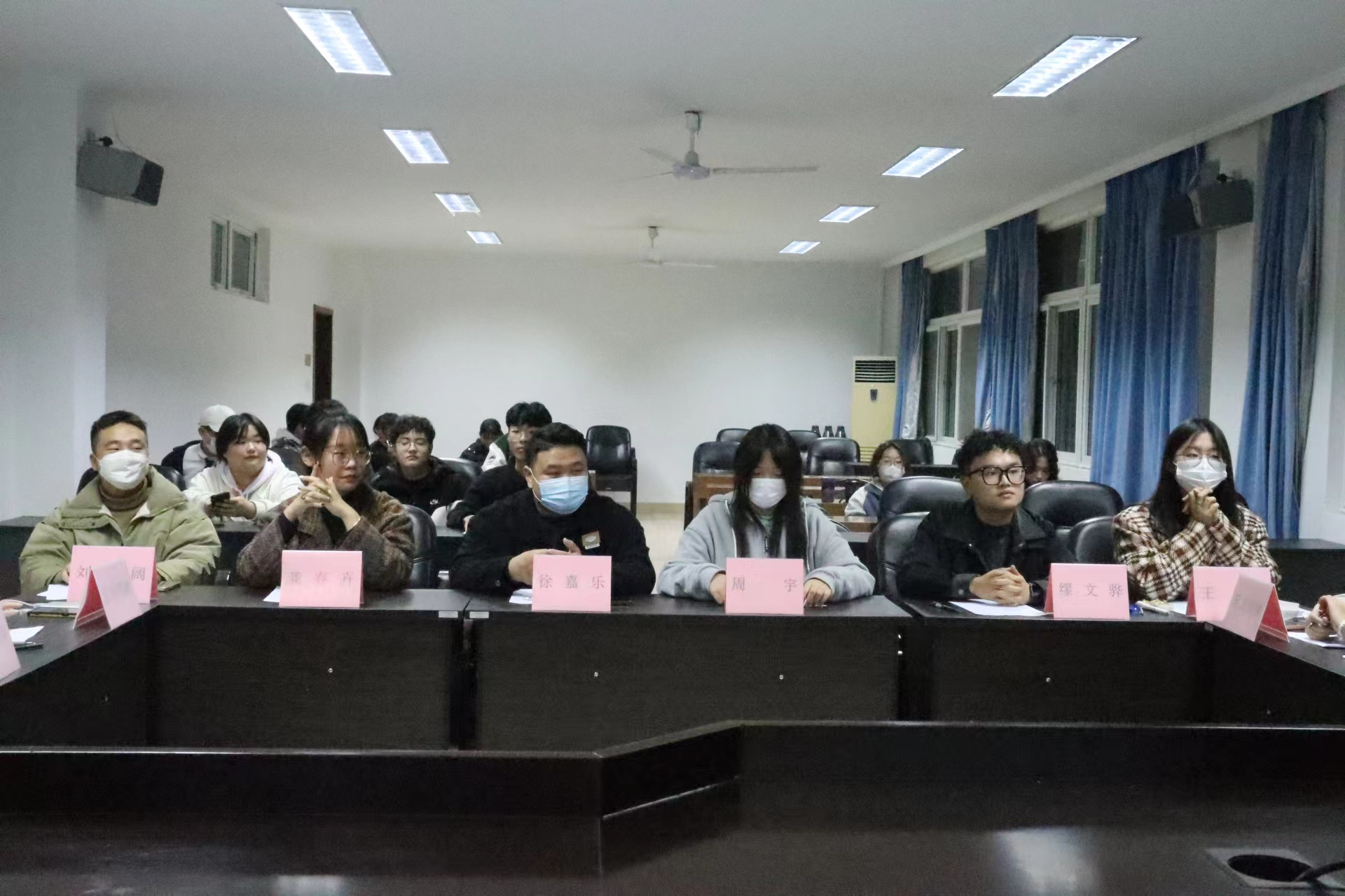 经管系学生会组织开展第二十二届“正德杯”辩论赛初赛