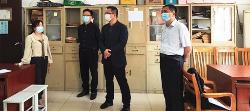 学院领导走访经济与管理系 看望慰问一线教职员工