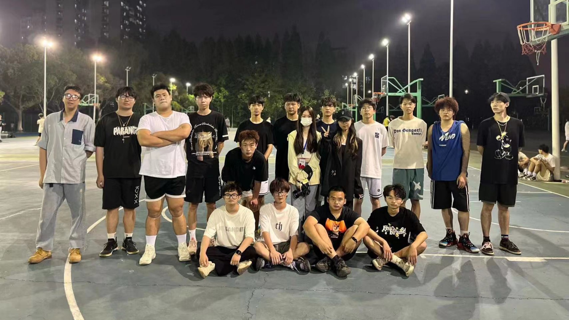 经济与管理系开展“传承五四精神，绽放青春之光”路人王篮球挑战赛