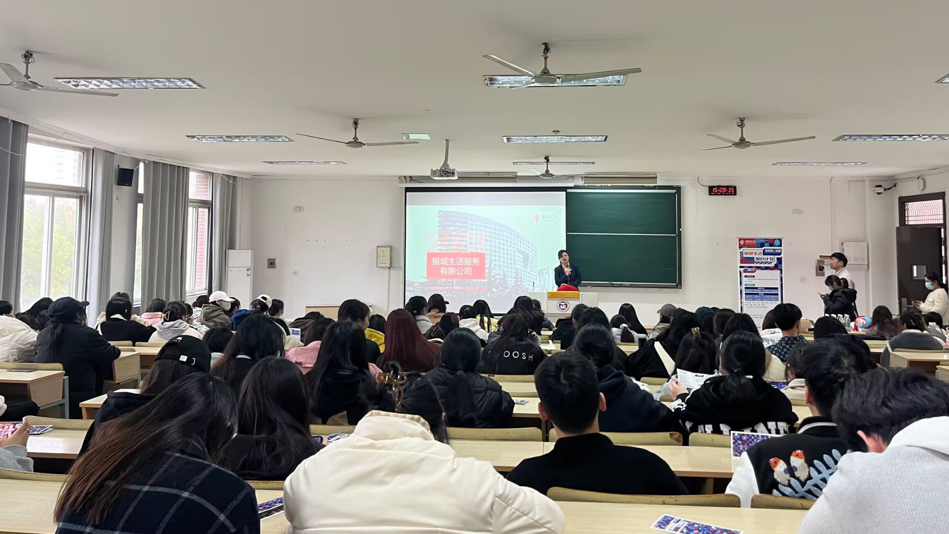 经济与管理系多措并举促就业