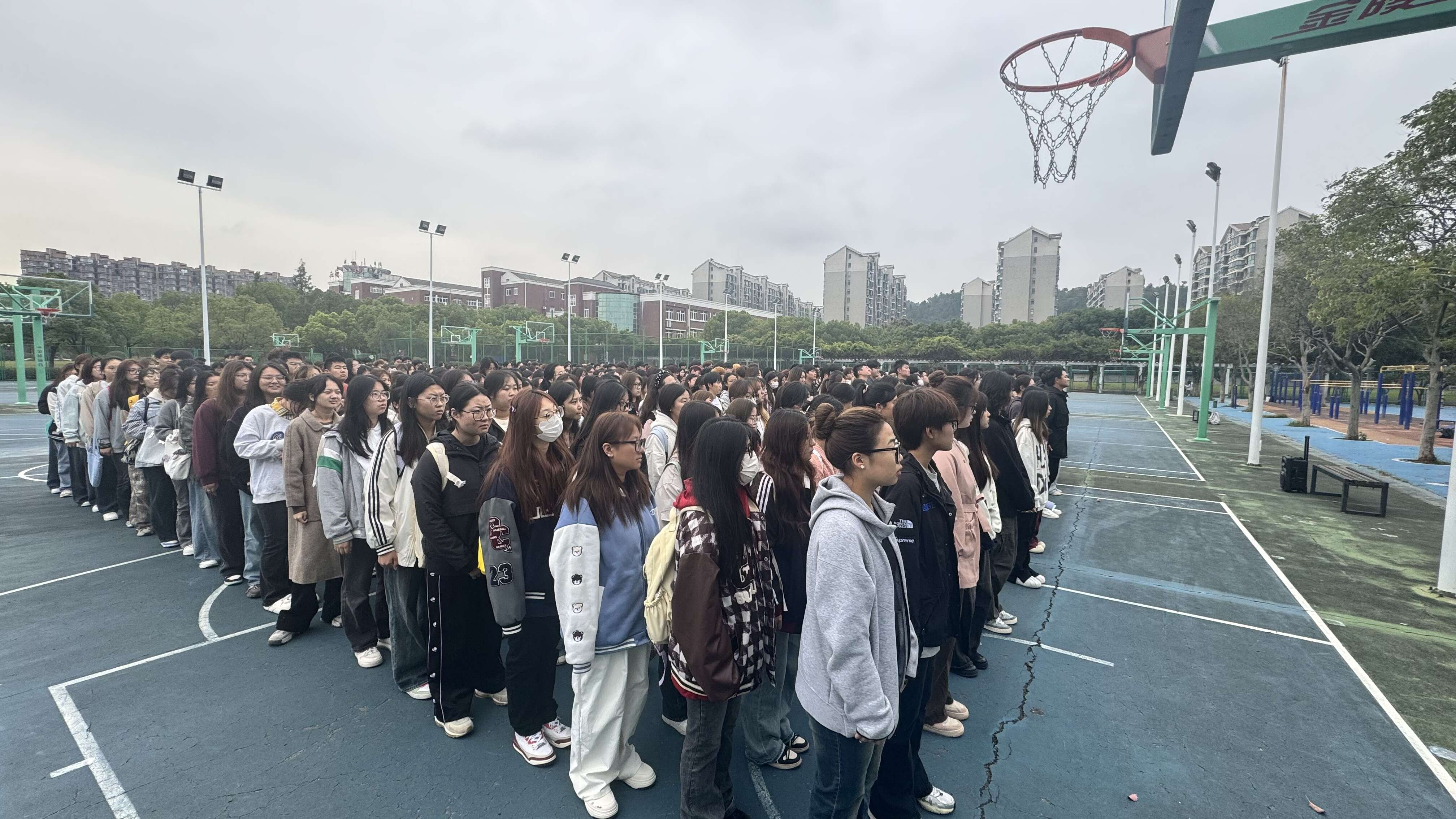 经济与管理系开展“生而逢盛世，青年当可为”优秀学生代表国旗下演讲