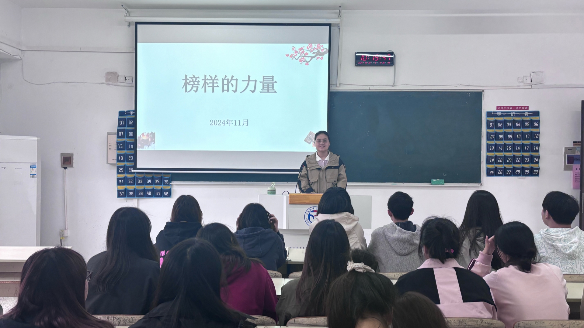 经济与管理系组织开展“榜样的力量”优秀学生代表分享会