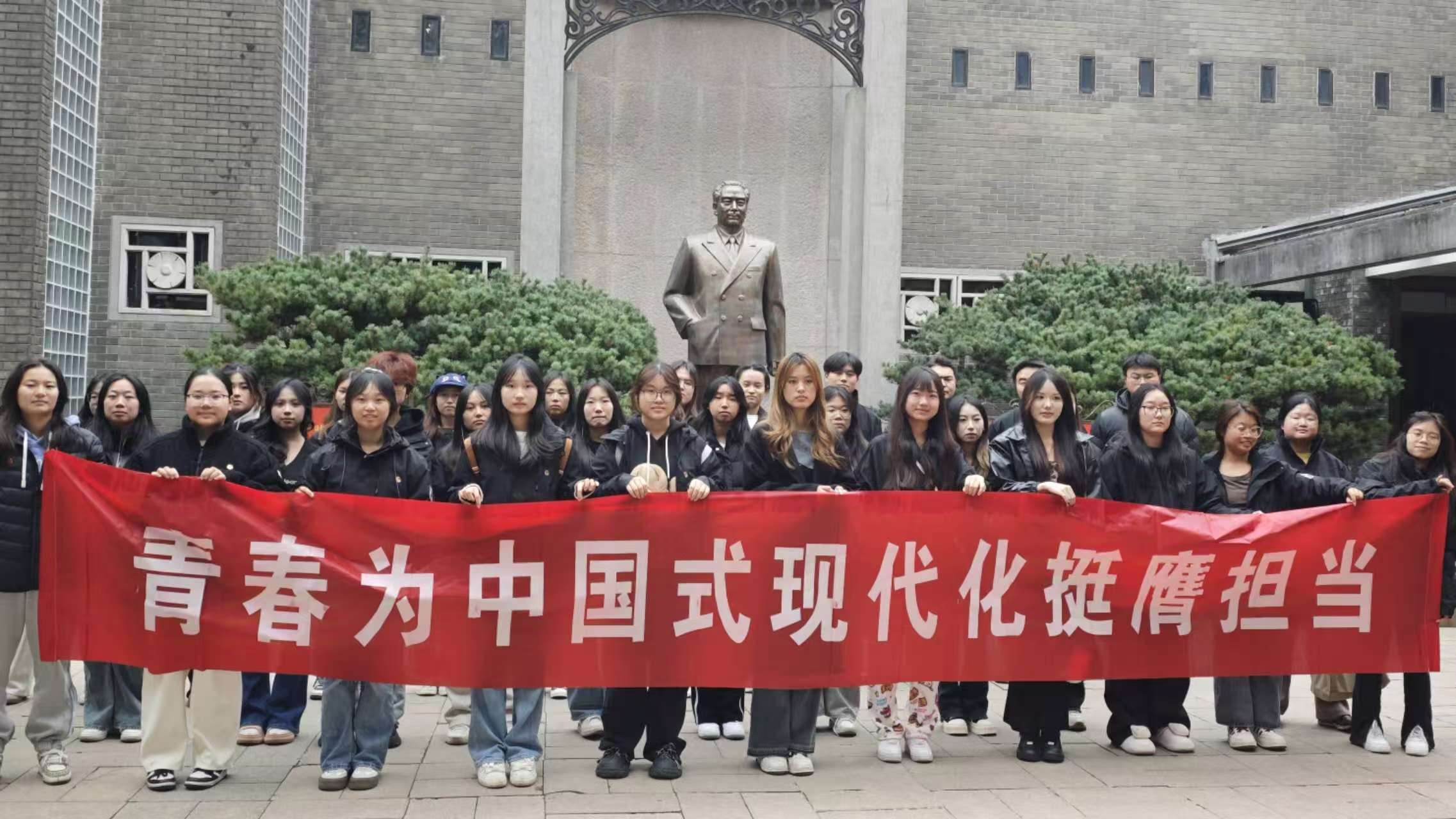 经济与管理系开展“传承红色基因，弘扬革命精神”主题团日活动