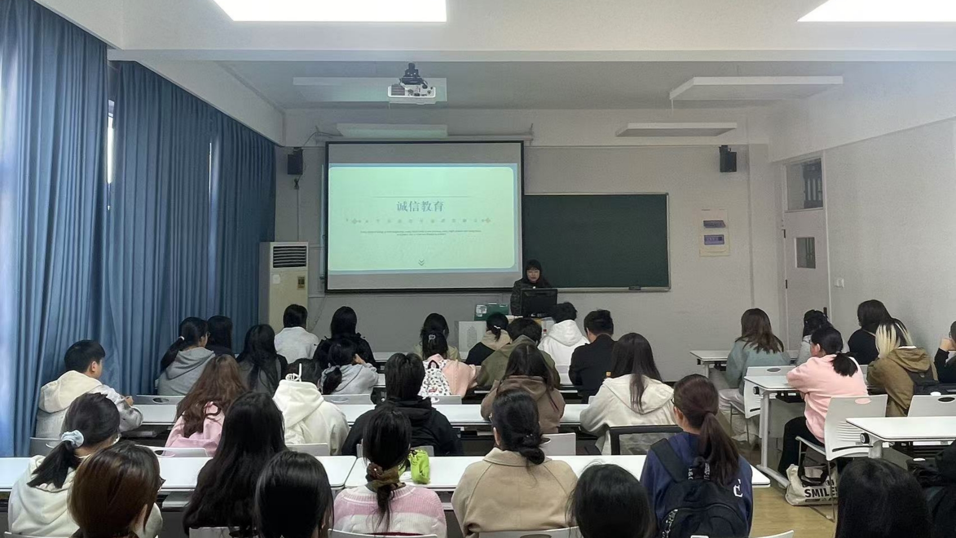 经济与管理系开展“资助让梦想扬帆，诚信让伴人生远航”学生资助诚信教育