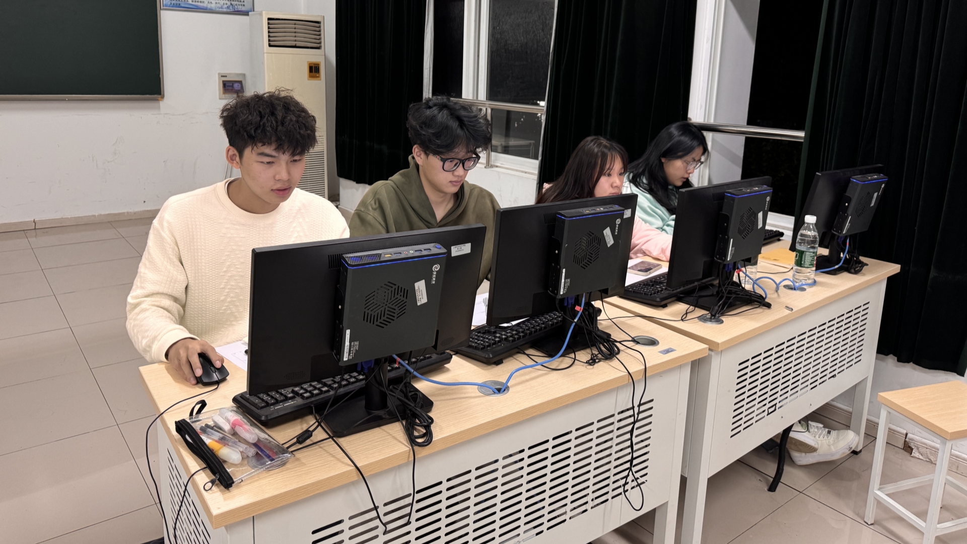 经济与管理系学生在“科云杯”大学生职业能力大赛中荣获佳绩