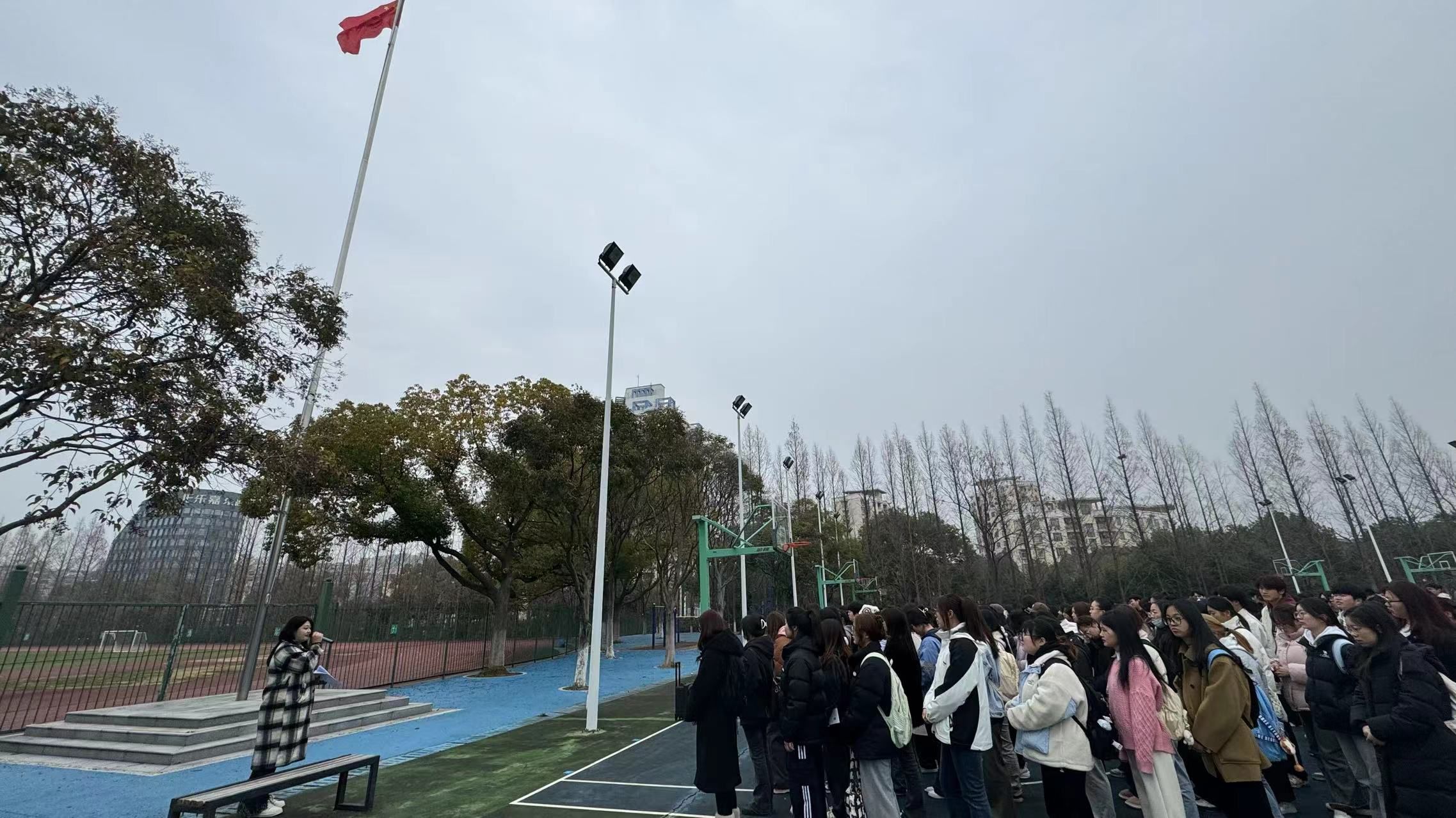 经济与管理系开展“愿君砥砺行，赏尽两 岸花”优秀学生代表国旗下演讲