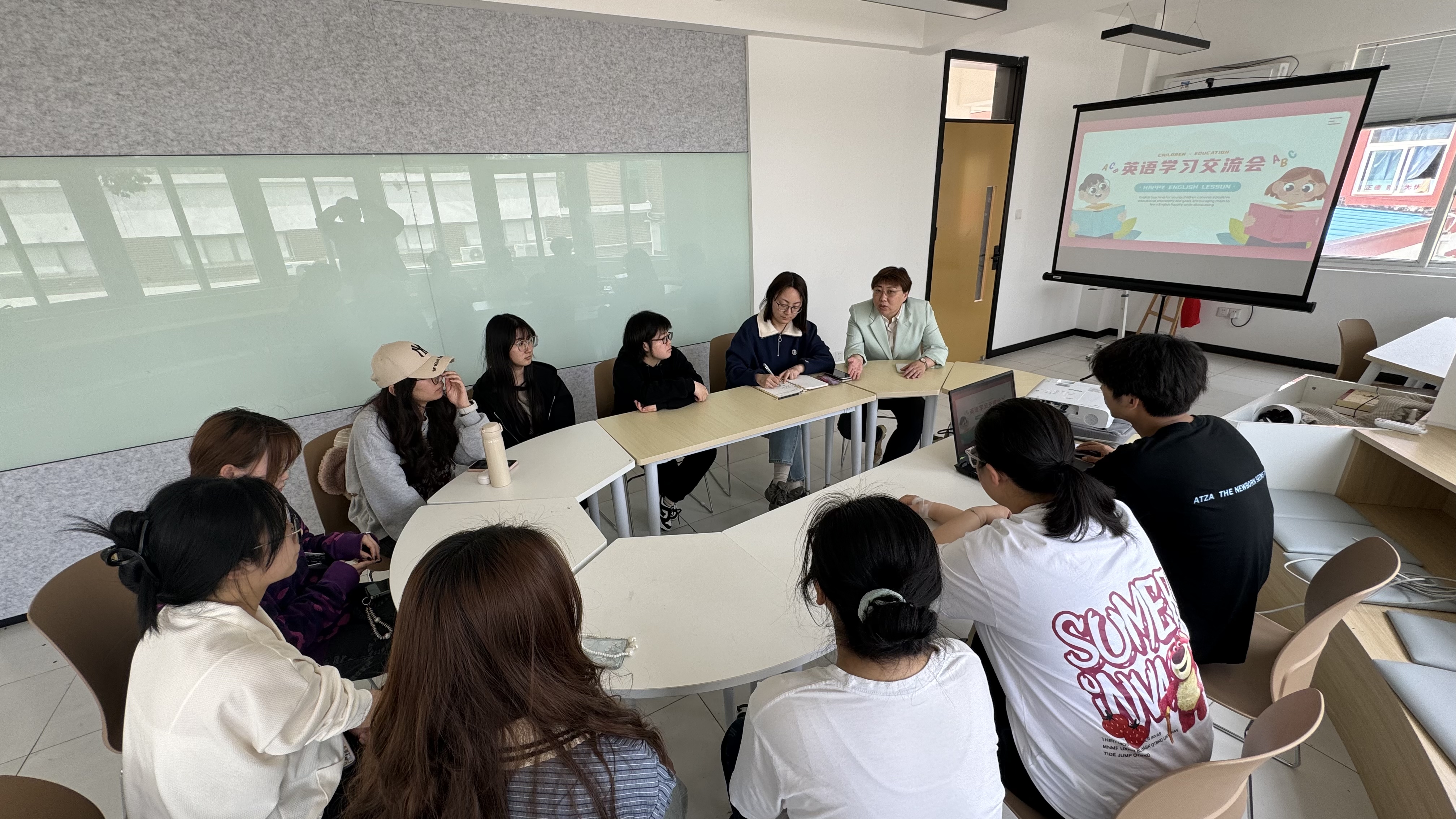 经济与管理系开展“英语四级备考经验分享 共筑学风建设新篇章”英语学习交流会