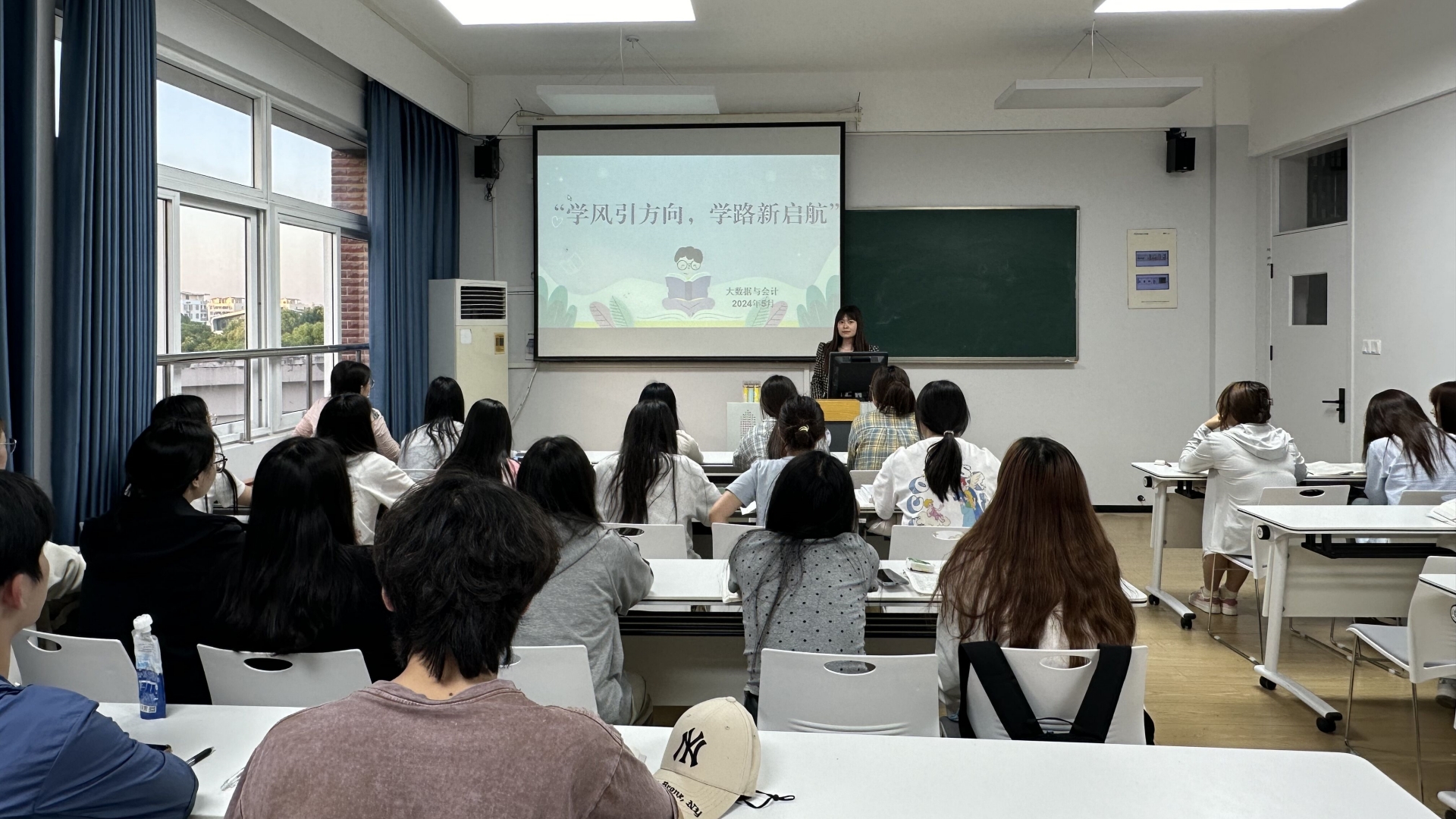 经济与管理系开展“学风引方向，学路新启航”学风建设活动
