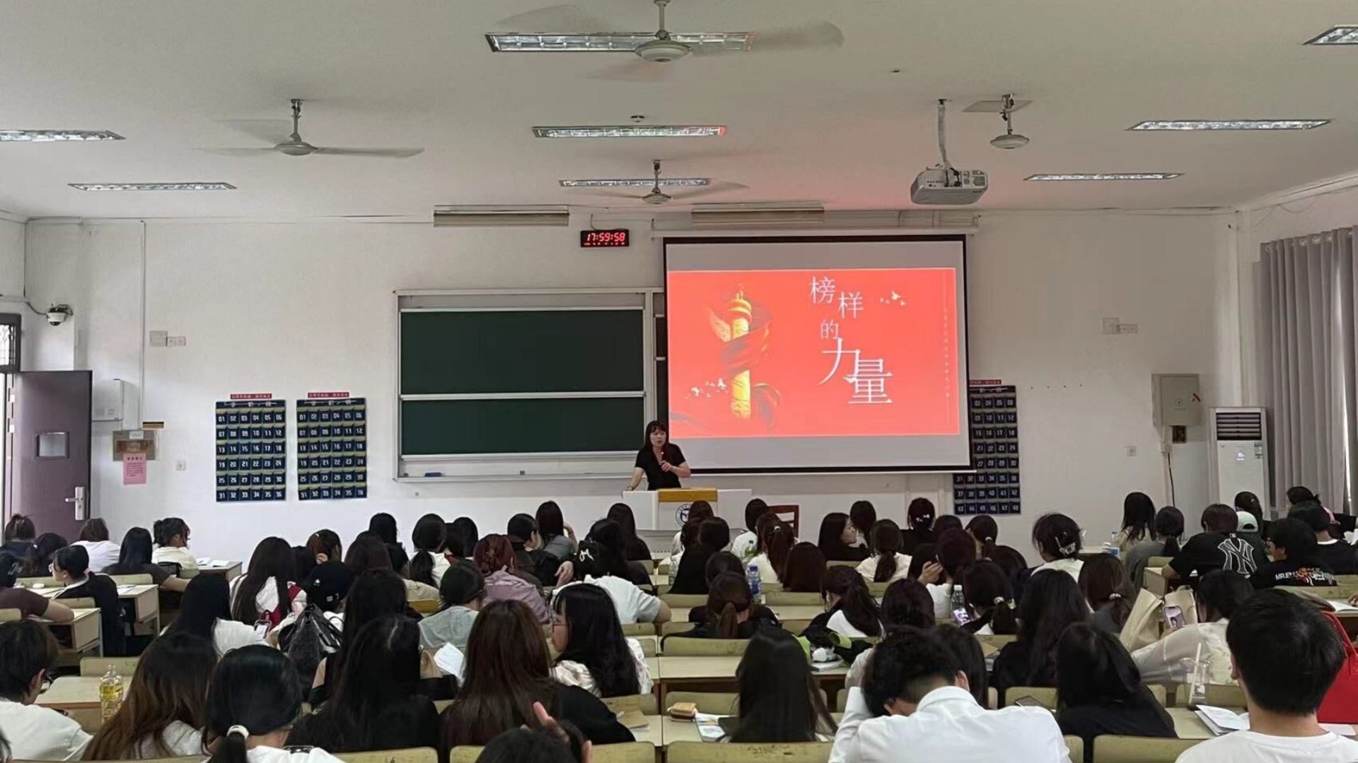 经济与管理系组织开展“榜样的力量”优秀学生代表分享会