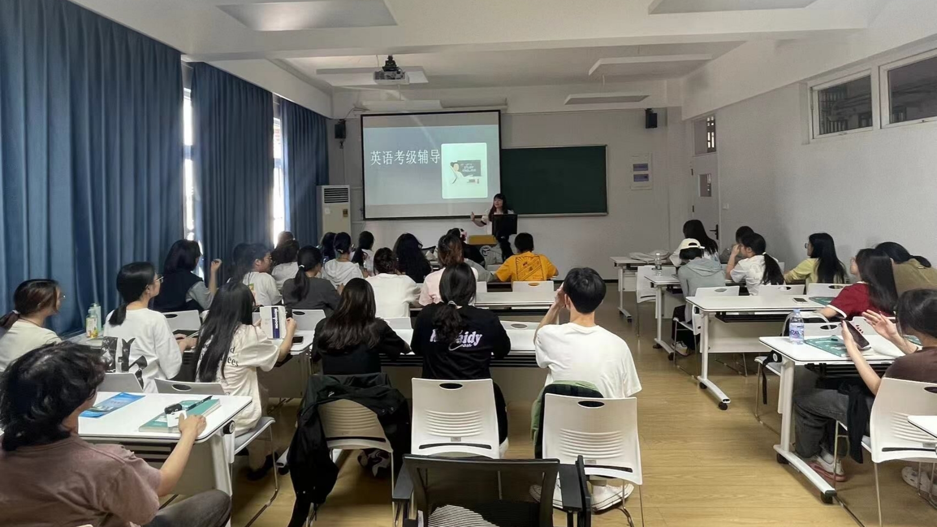 经济与管理系组织开展英语四级考前指导 