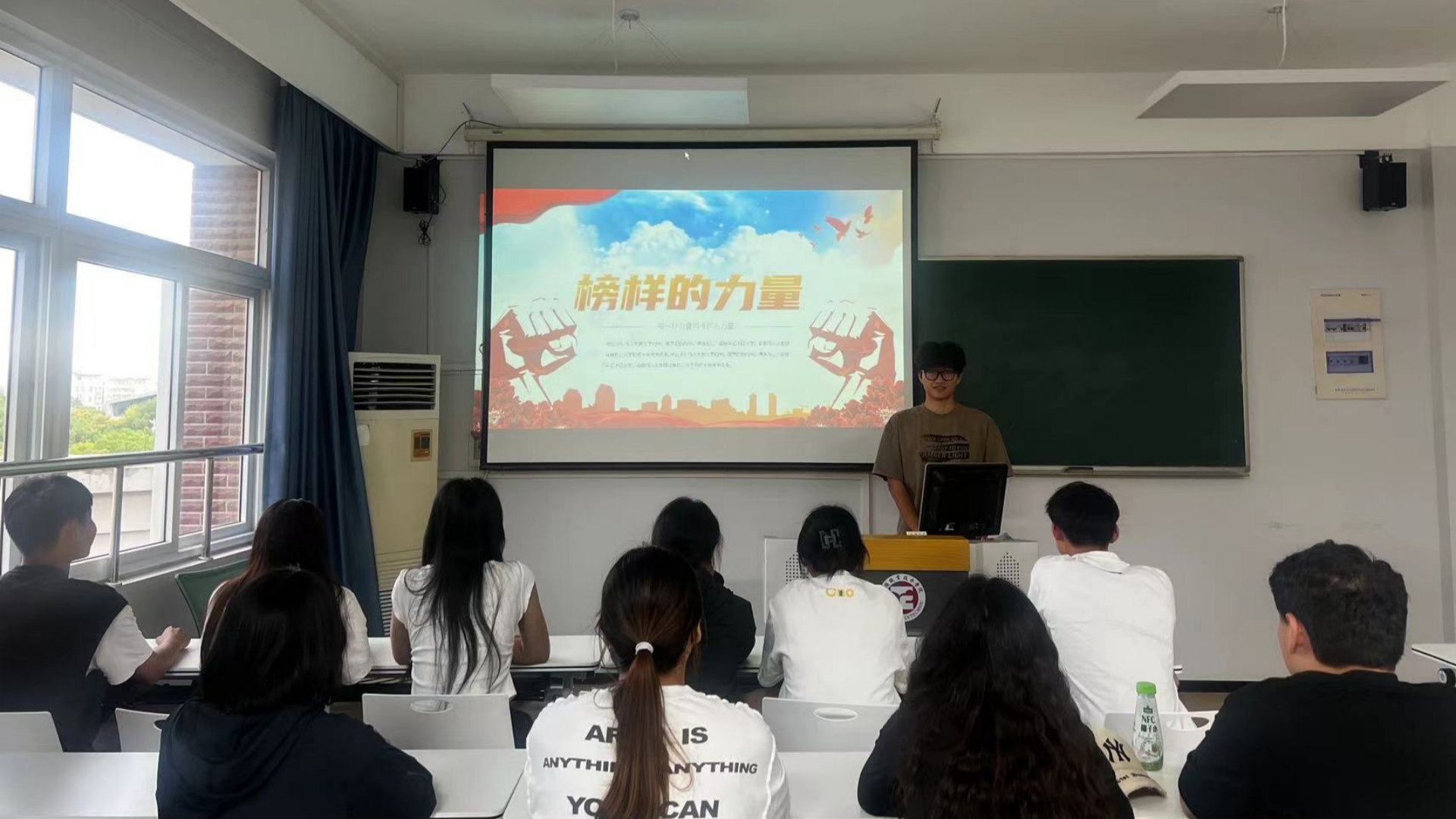 经济与管理系组织开展“榜样的力量”优秀学生代表分享会