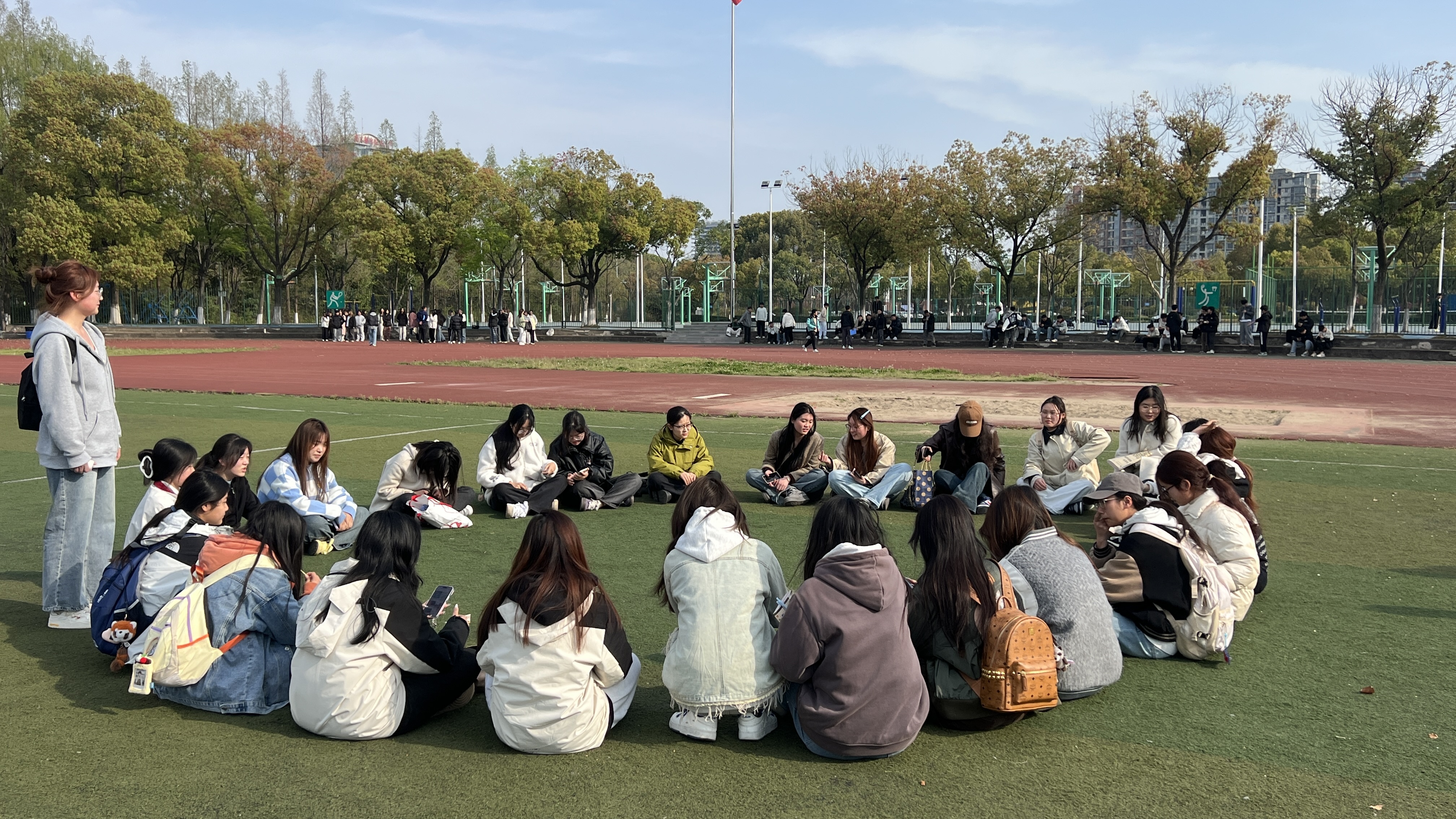经济与管理系开展“心灵盲盒传温情，五育润心共成长”心理活动