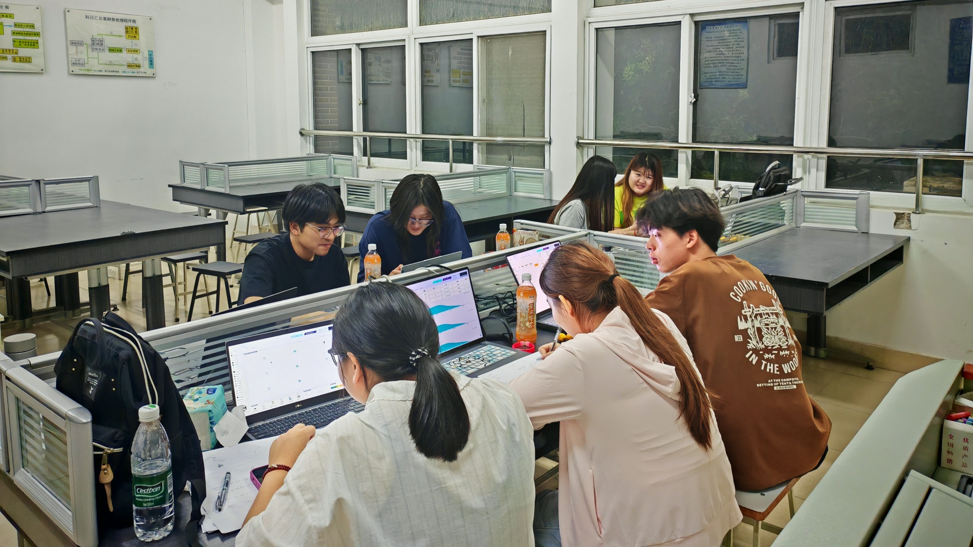 经济与管理系学子在第八届数智商业生态运营大赛中斩获佳绩