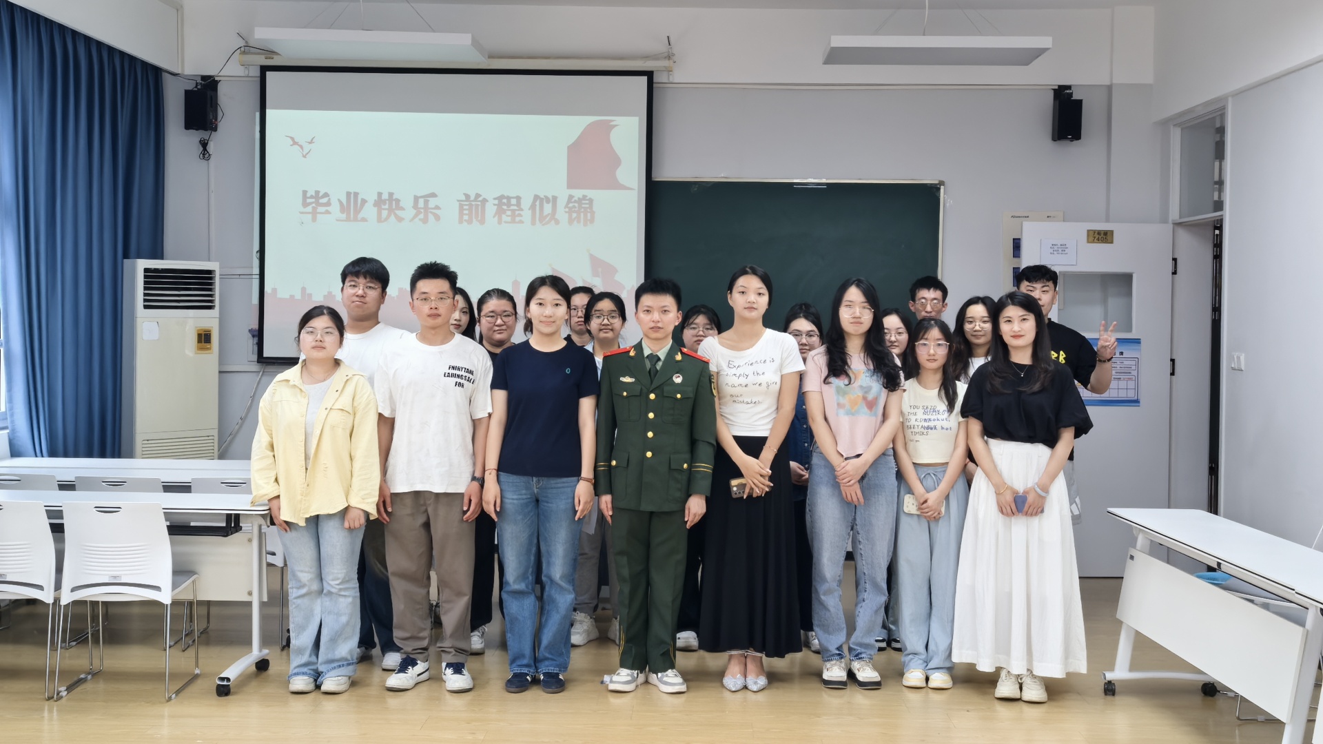 榜样领航，共赴未来——经济与管理系举办毕业生交流会