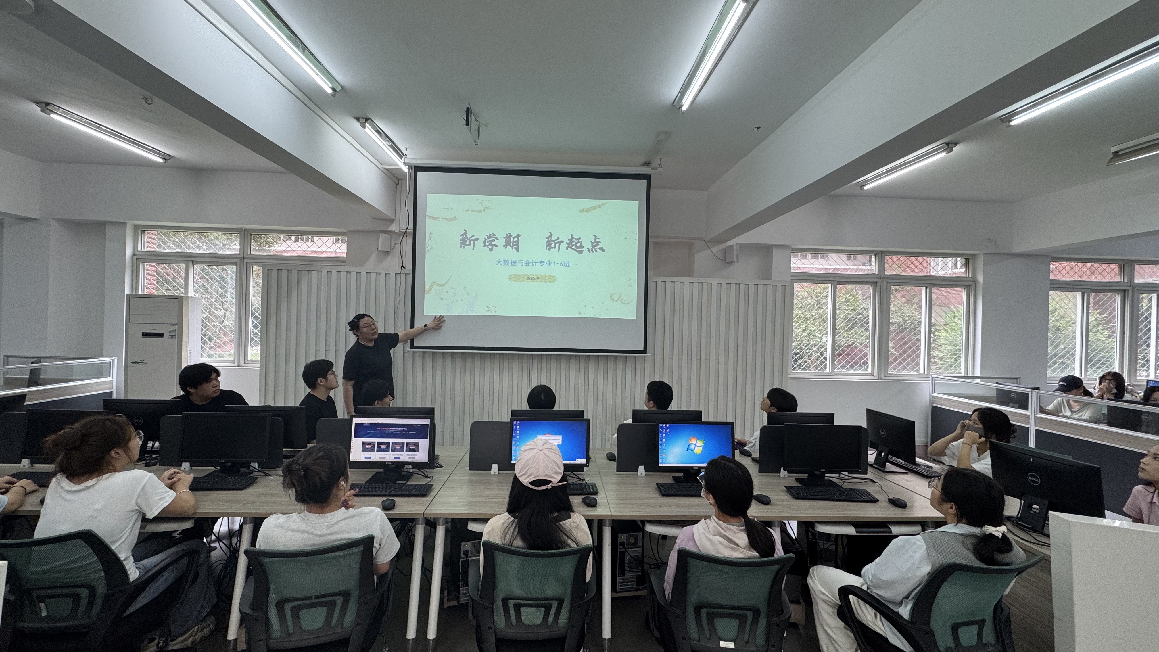 经济与管理系开展“蓄力新学期 奋进正当时”学风建设主题班会