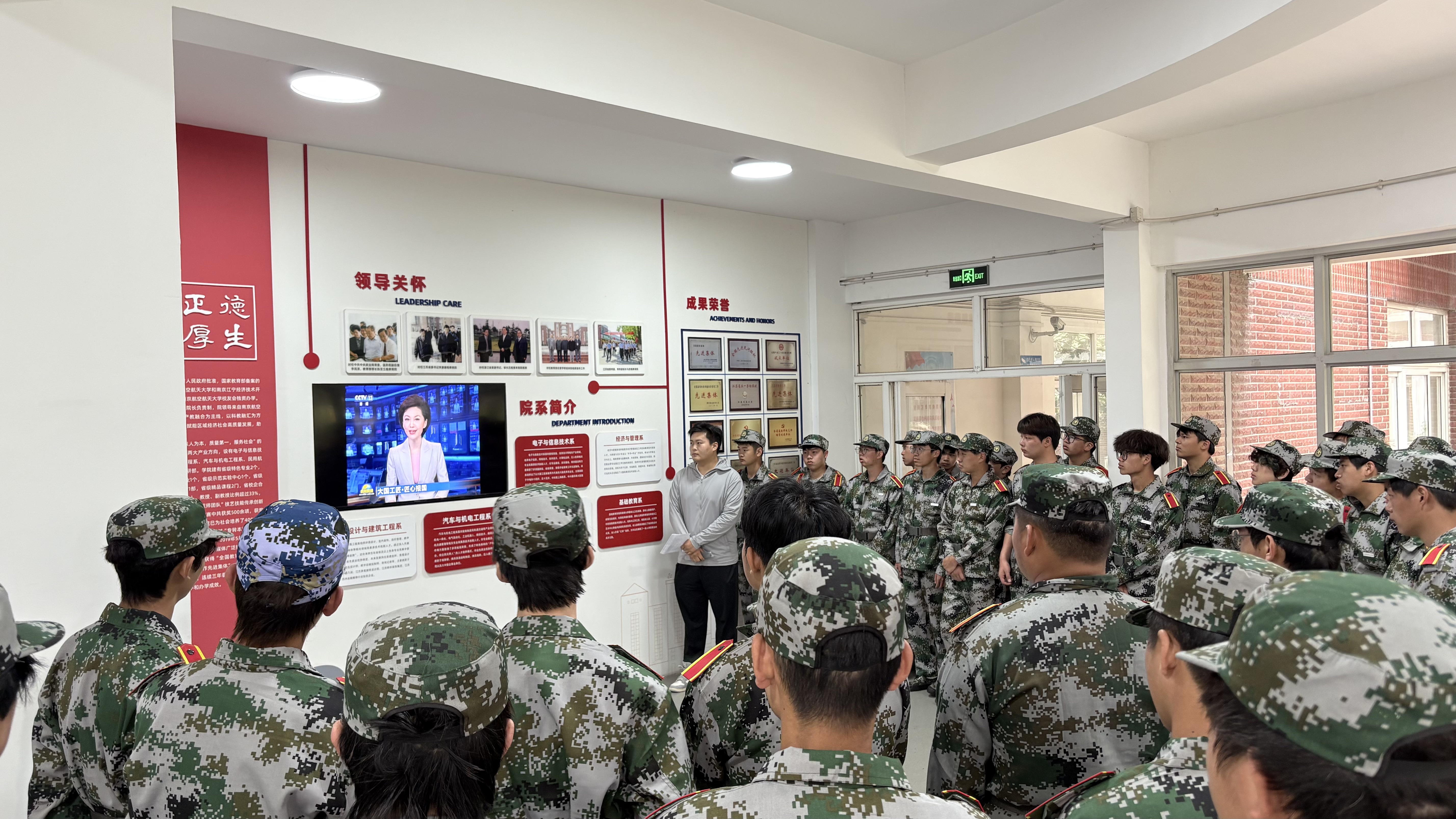 经管学子走进大国工匠工作室，在沉浸式体验中汲取工匠力量