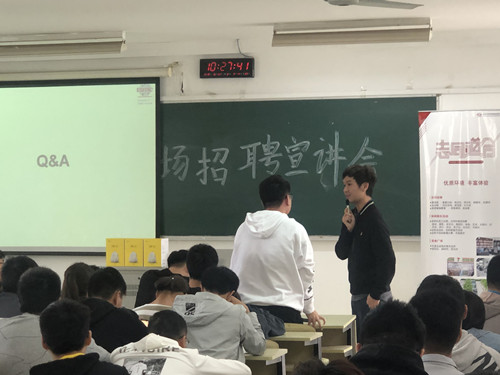 同学积极参与互动_副本.jpg