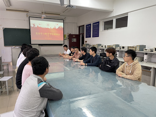 党史学习教育学生座谈会_副本.jpg